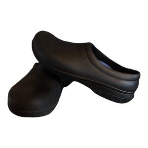 Crocs On The Clock Women’s Size 9